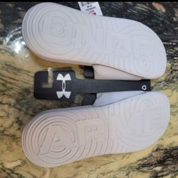Bnwt womens size 10 under armour slides - Picture 2 of 2